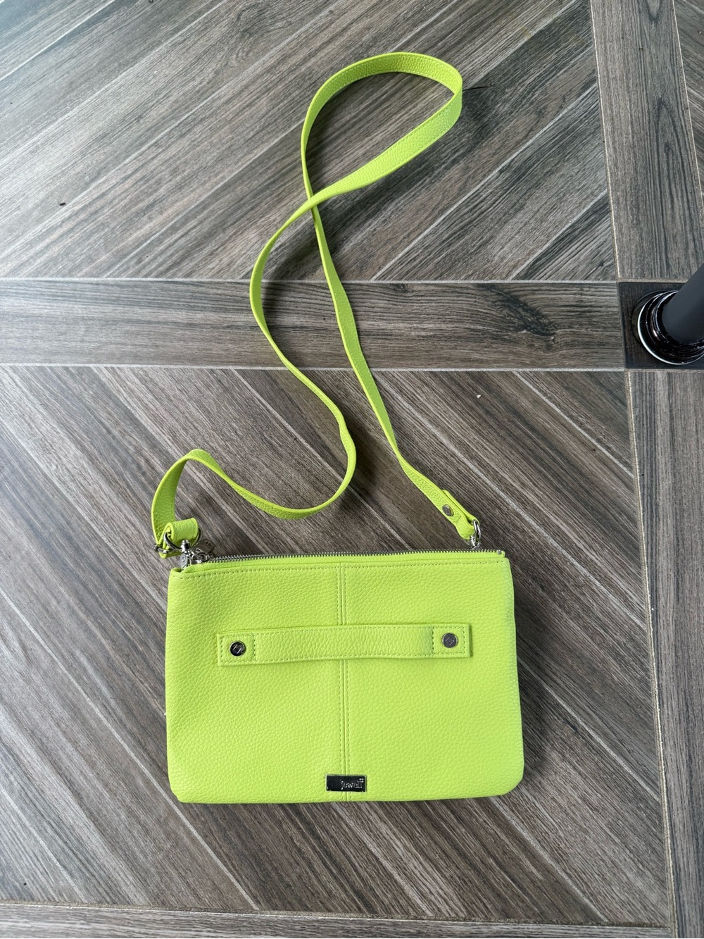 Sleek Lime Green Crossbody Bag with Adjustable Strap